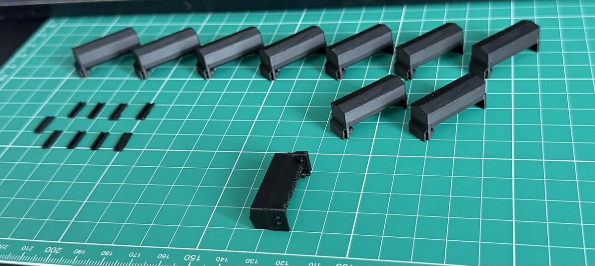 1/64 Cake Feeder (10-Pack) - Custom Farm Toys / Scale Accessories