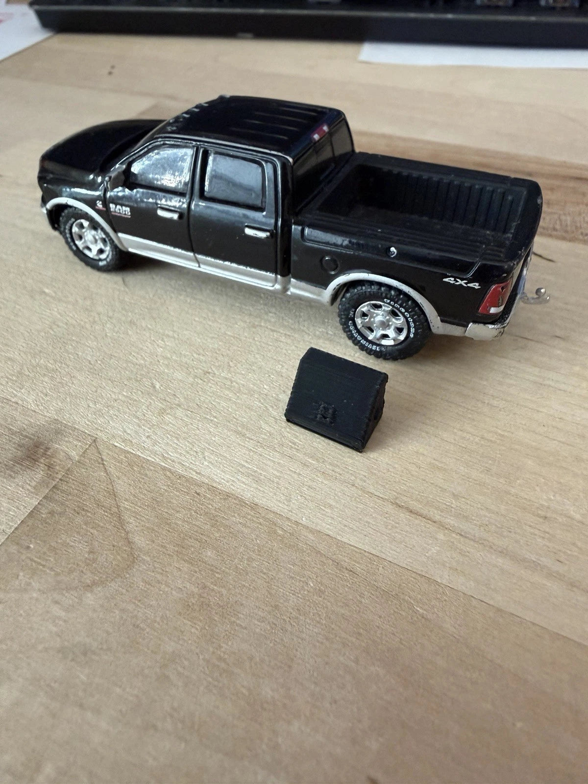 1/64 Scale Triangle Truck Bed Tool Box For Custom Farm Displays (8-Pack)