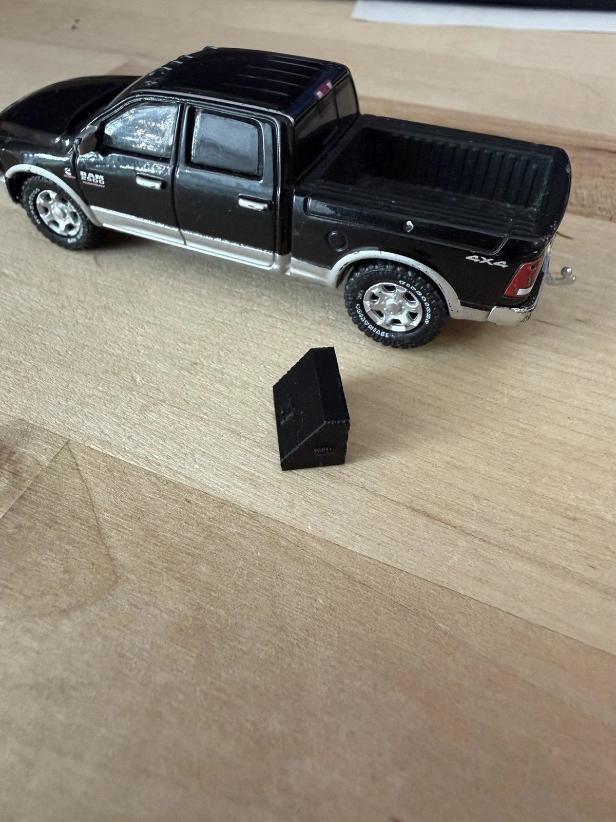 1/64 Scale Triangle Truck Bed Tool Box For Custom Farm Displays (8-Pack)